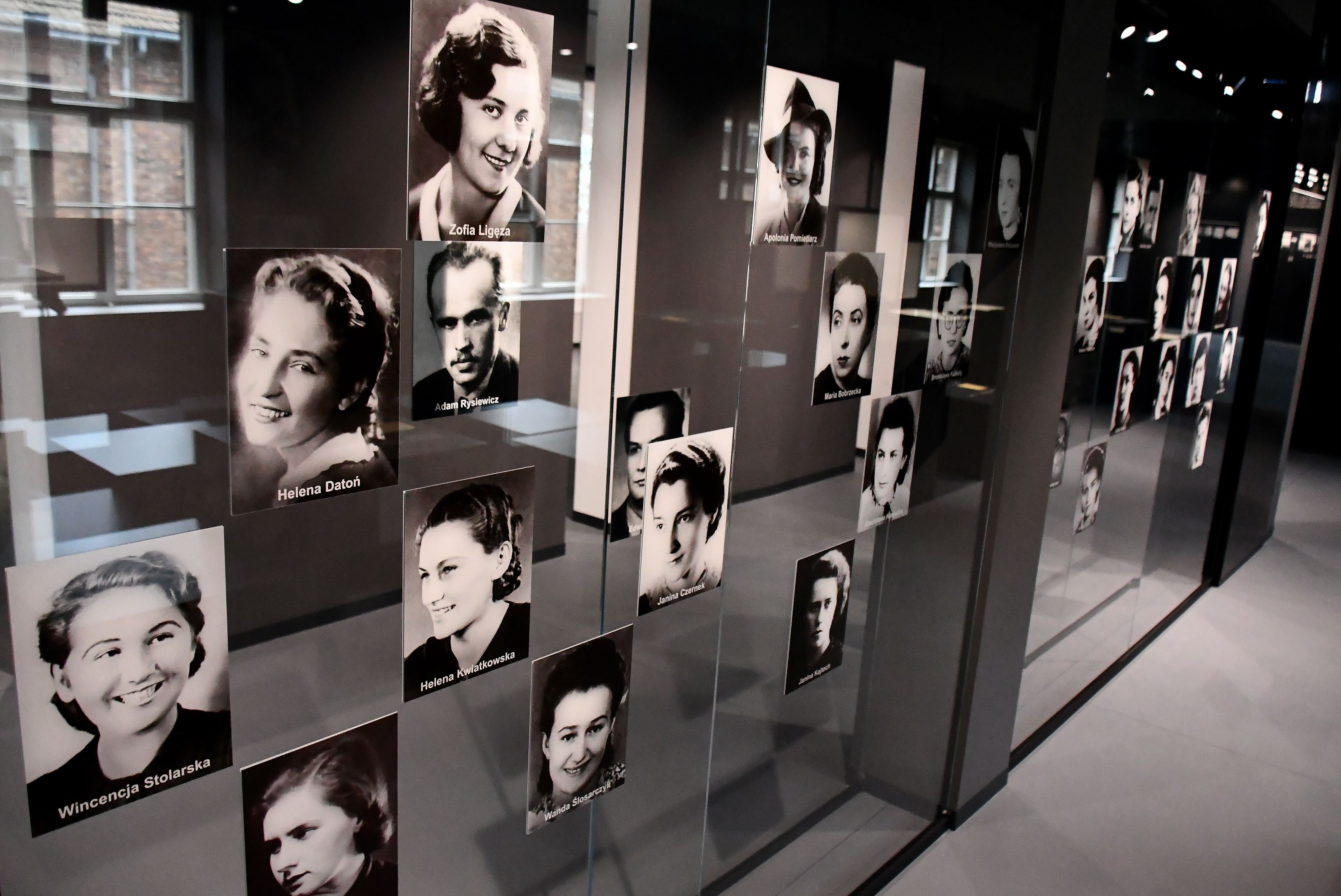 Archiwalne zdjęcia kilkoro mieszkańców Ziemi Oświęcimskiej, którzy pomagali więźniom Auschwitz