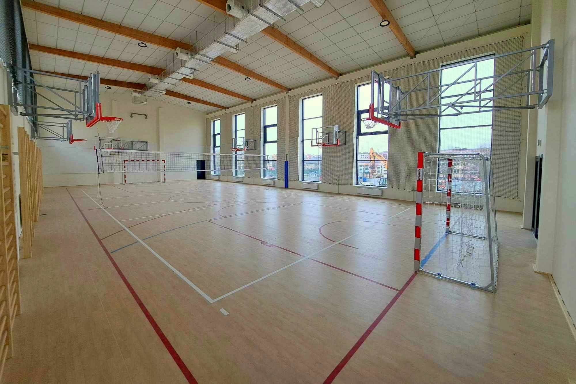 Wnętrze sali gimnastycznej w SOSW