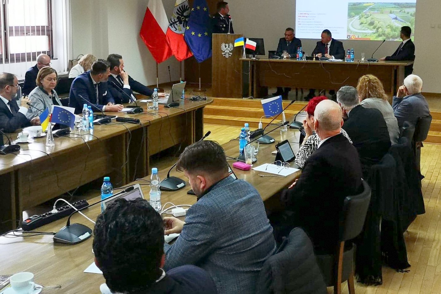 Sesja Rady Powiatu w Oświęcimiu w sali sesyjnej w internacie popularnego &amp;quot;Chemika&amp;quot;.