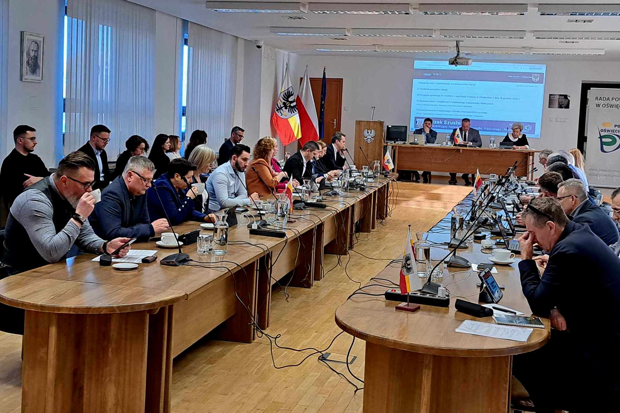 obradujący radni Rady Powiatu w Oświęcimiu