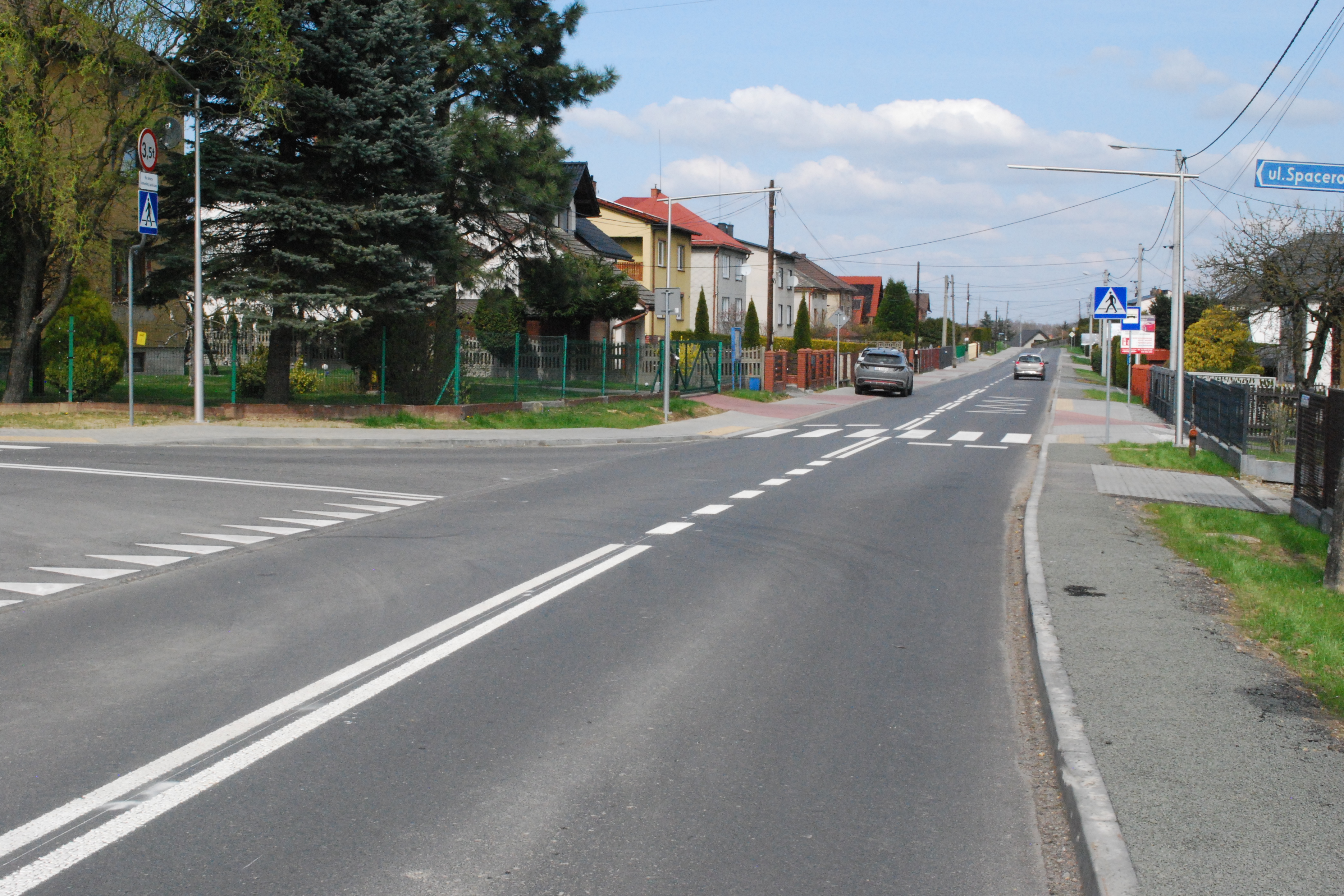 Fragment przebudowanej drogi powiatowej ulica Karolina w Osieku