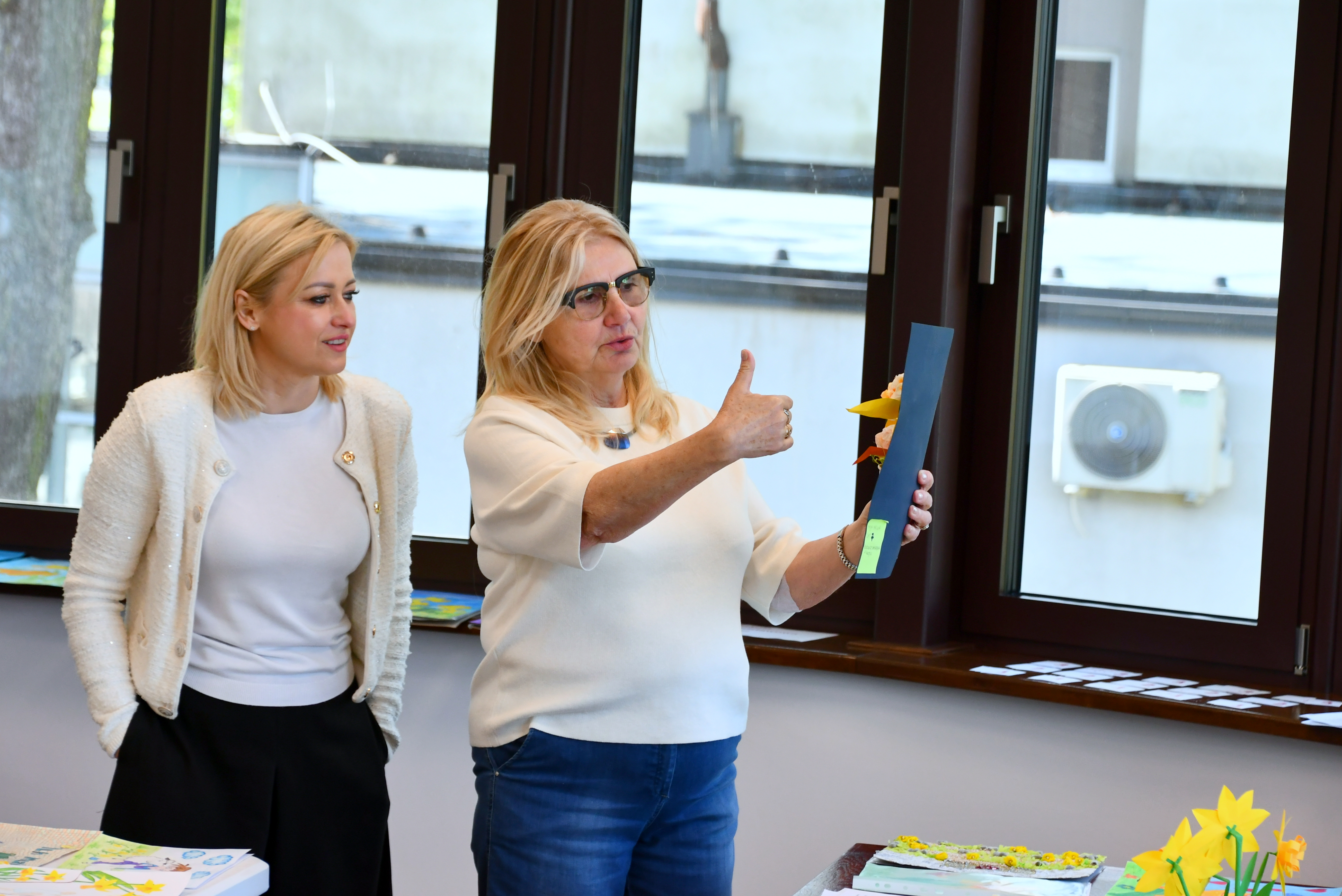 Obrady jury konkursu. Na pierwszym planie naczelniczka wydziału promocji starostwa i prezeska Fundacji