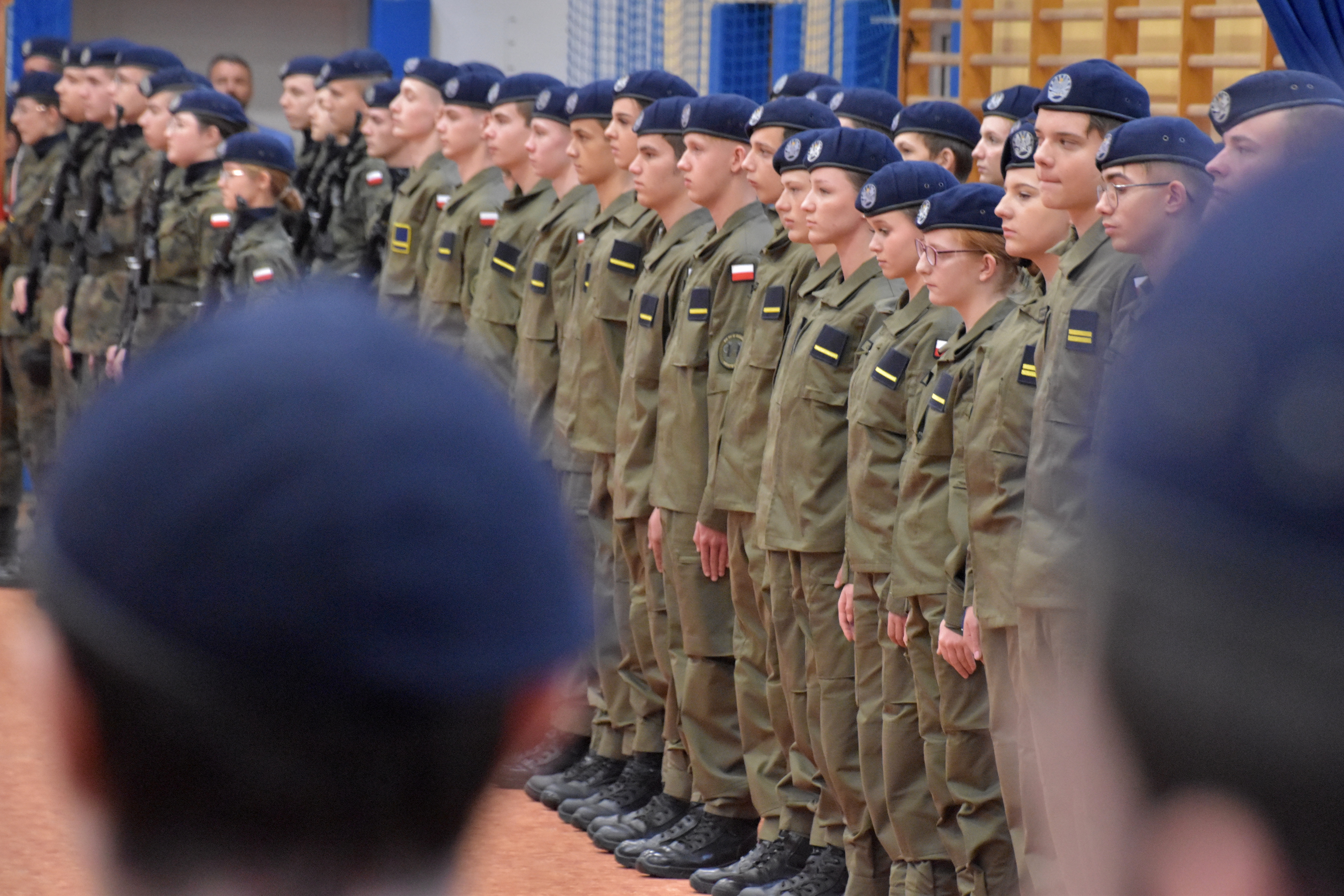Widok na kadetów, którzy złożyli ślubowanie