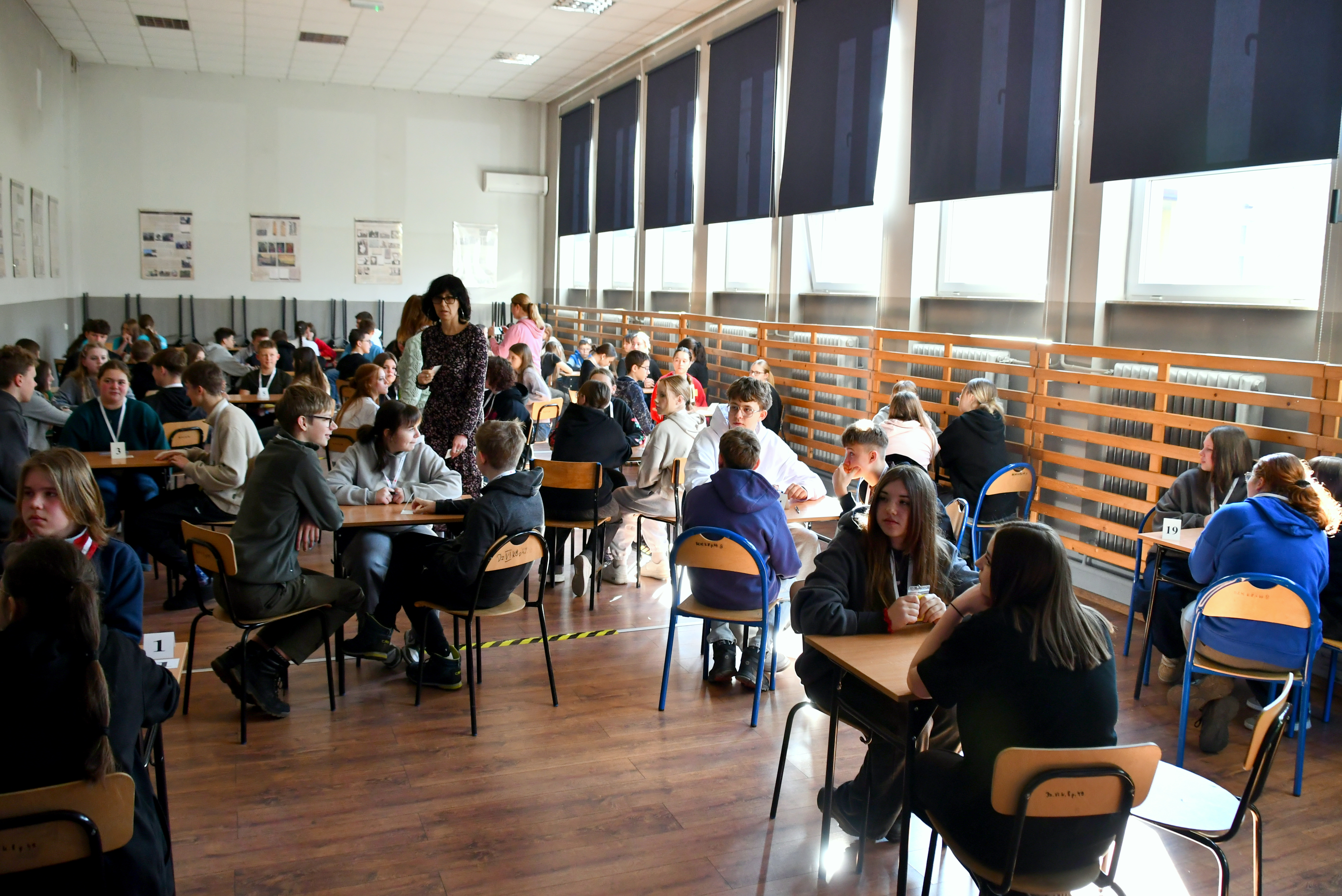 Młodzież przed pisaniem testu