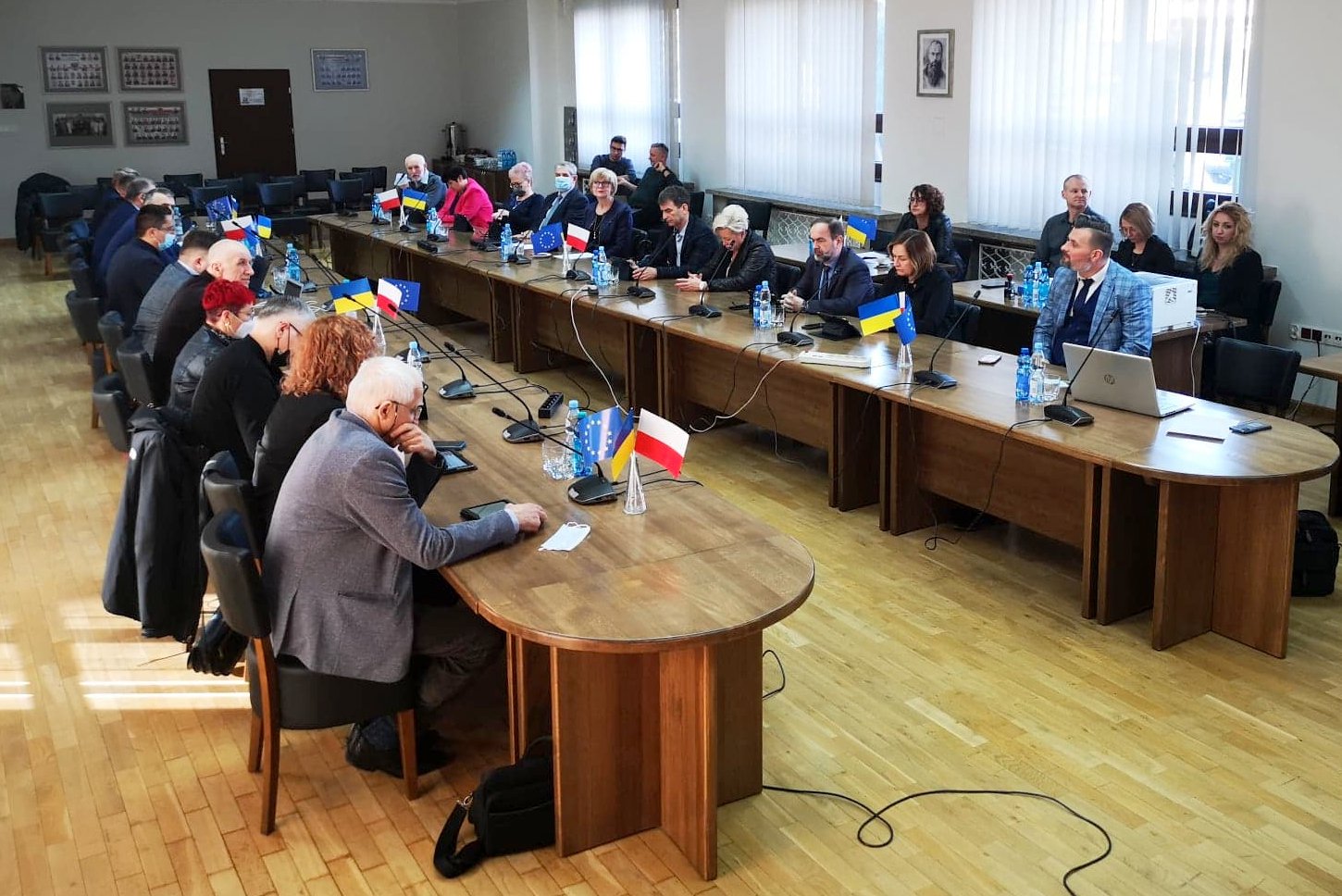 Obradujacy radni Rady Powiatu w Oświęcimiu.