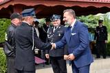 Oficjalne przekazanie samochodu gaśniczego przez wicestarostę Pawła Kobielusza i wójta Gminy Oświęcim Mirosława Smolarka 
