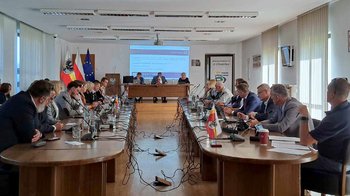 Obraz główny aktualności o tytule Zapowiedź VI sesji Rady Powiatu w Oświęcimiu 