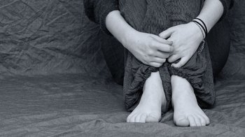 Obraz główny aktualności o tytule Wsparcie dla osób pokrzywdzonych przemocą seksualną w dzieciństwie 