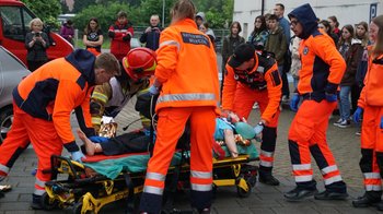 Obraz główny aktualności o tytule Mistrzostwa Szkół Średnich w Pierwszej Pomocy pod patronatem Starosty Oświęcimskiego 