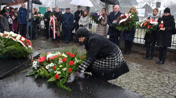 Obraz główny aktualności o tytule O głodzie i chłodzie. Hołd ofiarom Marszu Śmierci z KL Auschwitz 