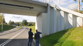 Obraz główny aktualności o tytule Kolejny odcinek kęckiej obwodnicy oddany do użytku 